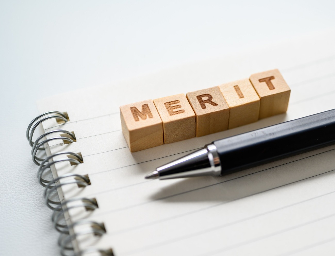 製造業でペーパーレス化するメリットや実際の進め方を解説